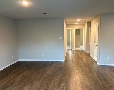 2812 J P Davis Avenue - Photo Thumbnail 4