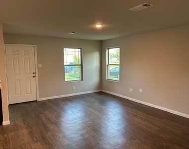 2812 J P Davis Avenue - Photo Thumbnail 3