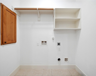 2323 Sperber Lane - Photo Thumbnail 33