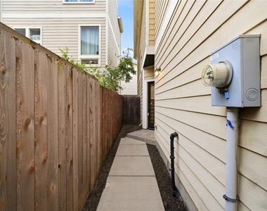 2323 Sperber Lane - Photo Thumbnail 4