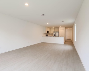15211 Abella Drive - Photo Thumbnail 4