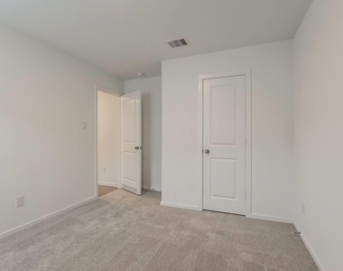 15211 Abella Drive - Photo Thumbnail 12