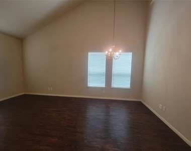 3110 Clover Ranch Circle - Photo Thumbnail 2