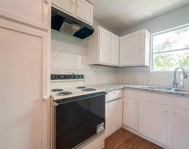 4810 Carmen Street - Photo Thumbnail 9
