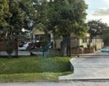 6505 Frisco Street - Photo Thumbnail 4