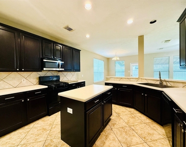 5124 Arborwood Drive - Photo Thumbnail 9