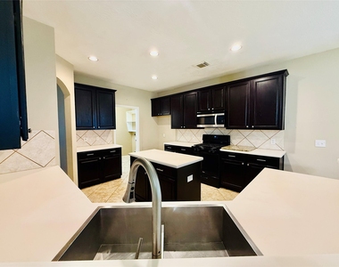 5124 Arborwood Drive - Photo Thumbnail 11