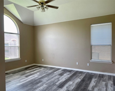 5124 Arborwood Drive - Photo Thumbnail 12