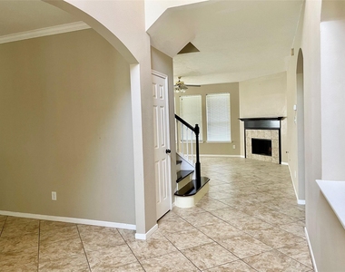 5124 Arborwood Drive - Photo Thumbnail 4