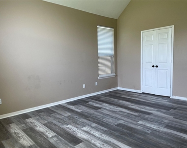 5124 Arborwood Drive - Photo Thumbnail 13