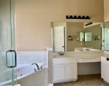 5124 Arborwood Drive - Photo Thumbnail 14