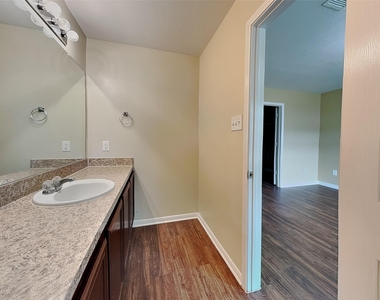 22270 Queenbury Hills Drive - Photo Thumbnail 8