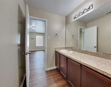 22270 Queenbury Hills Drive - Photo Thumbnail 12
