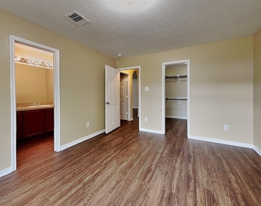 22270 Queenbury Hills Drive - Photo Thumbnail 5