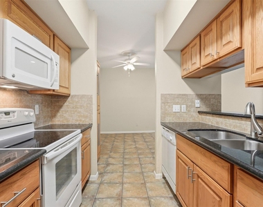 2025 Augusta Drive - Photo Thumbnail 11