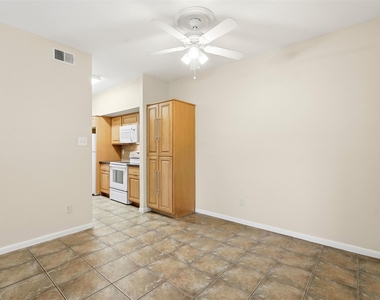 2025 Augusta Drive - Photo Thumbnail 14
