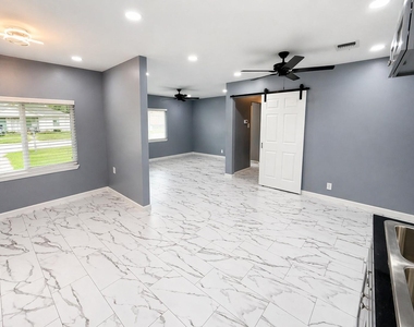 7054 Peyton Street - Photo Thumbnail 9