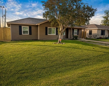 7054 Peyton Street - Photo Thumbnail 2
