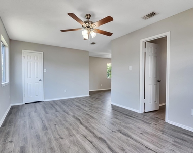 4511 Tangle Creek Lane Lane - Photo Thumbnail 16