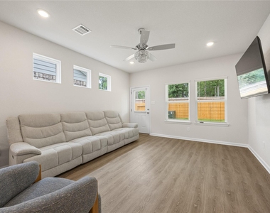 10216 Badger Run Lane - Photo Thumbnail 4