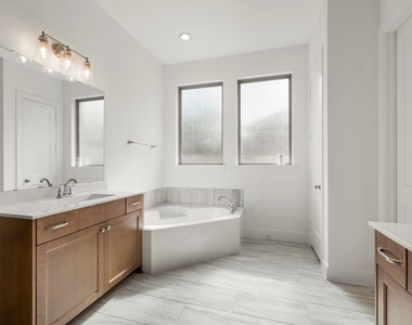 7403 Hanover Lane - Photo Thumbnail 19