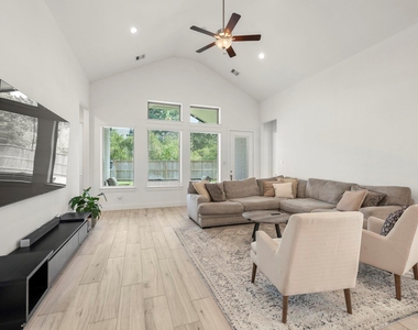 7403 Hanover Lane - Photo Thumbnail 14
