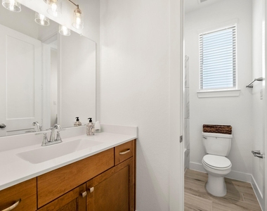 7403 Hanover Lane - Photo Thumbnail 23