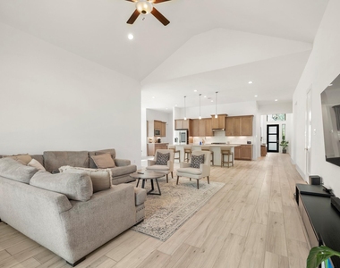 7403 Hanover Lane - Photo Thumbnail 15