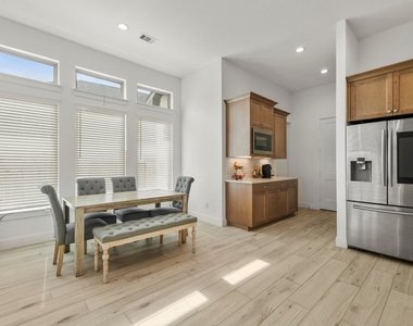 7403 Hanover Lane - Photo Thumbnail 12