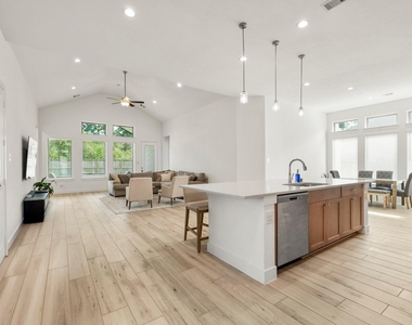 7403 Hanover Lane - Photo Thumbnail 11