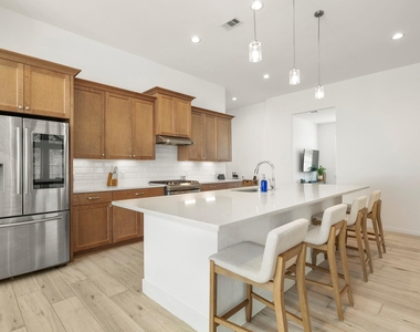 7403 Hanover Lane - Photo Thumbnail 9