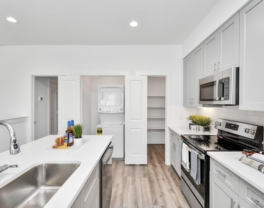 9018 Laverne Laurel Lane - Photo Thumbnail 16
