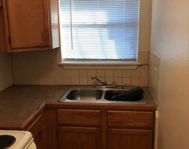 716 Fernwood Street - Photo Thumbnail 5