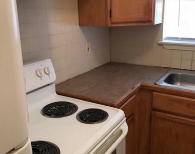 716 Fernwood Street - Photo Thumbnail 4