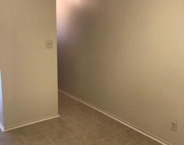 716 Fernwood Street - Photo Thumbnail 2