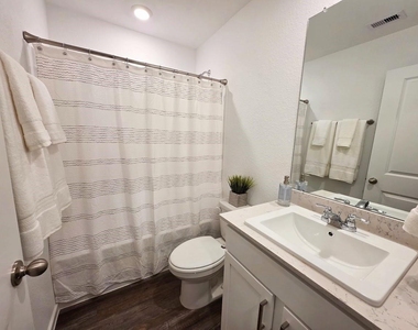 40821 Hawthorne Glades Street - Photo Thumbnail 15