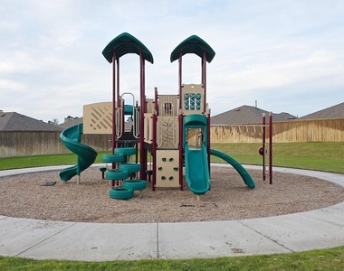 40821 Hawthorne Glades Street - Photo Thumbnail 20