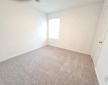 40821 Hawthorne Glades Street - Photo Thumbnail 13
