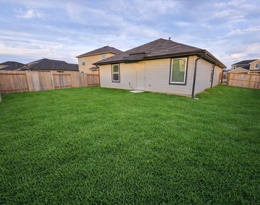 40821 Hawthorne Glades Street - Photo Thumbnail 19