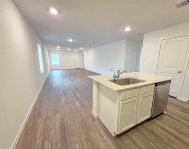 40821 Hawthorne Glades Street - Photo Thumbnail 22
