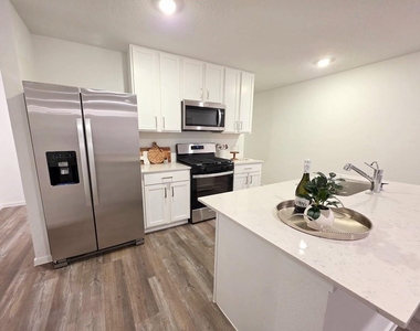 40821 Hawthorne Glades Street - Photo Thumbnail 20