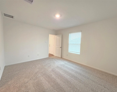 40821 Hawthorne Glades Street - Photo Thumbnail 8