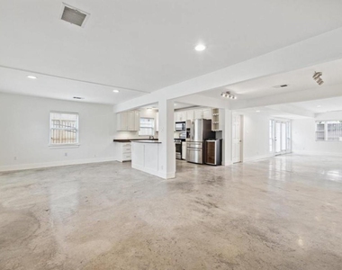3818 Childress Street - Photo Thumbnail 2