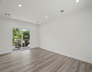 870 W Little York Road - Photo Thumbnail 13