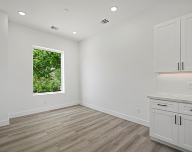 870 W Little York Road - Photo Thumbnail 17