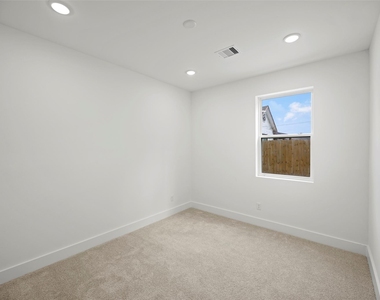 870 W Little York Road - Photo Thumbnail 5