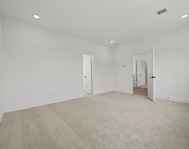 870 W Little York Road - Photo Thumbnail 27