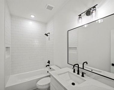 870 W Little York Road - Photo Thumbnail 6