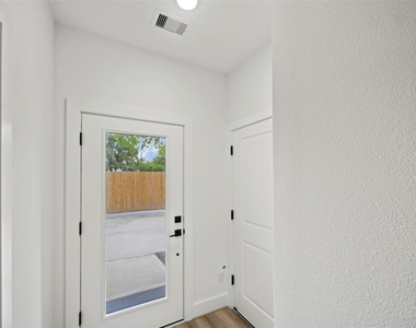 870 W Little York Road - Photo Thumbnail 3