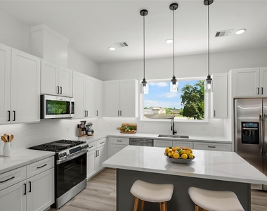 870 W Little York Road - Photo Thumbnail 18